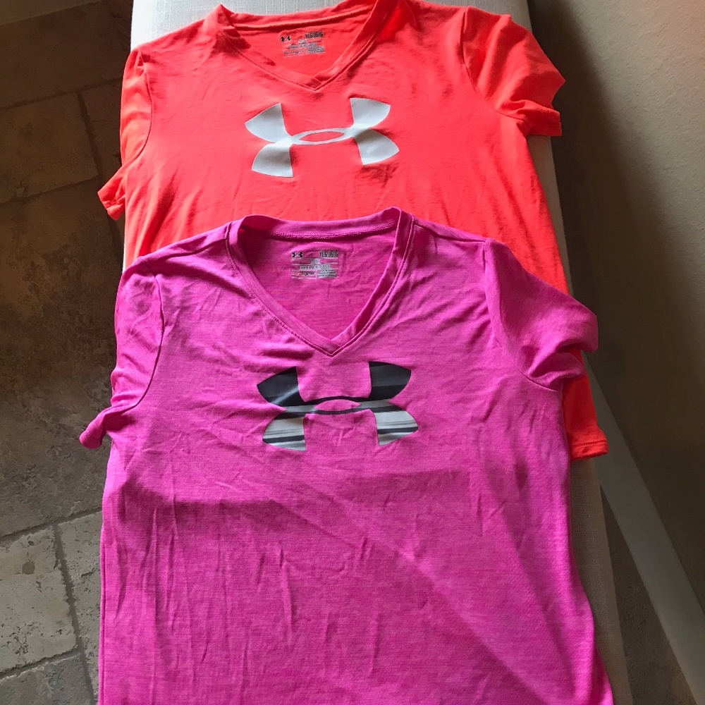 Two Under Armour Short Sleeve T-Shirts Youth Large